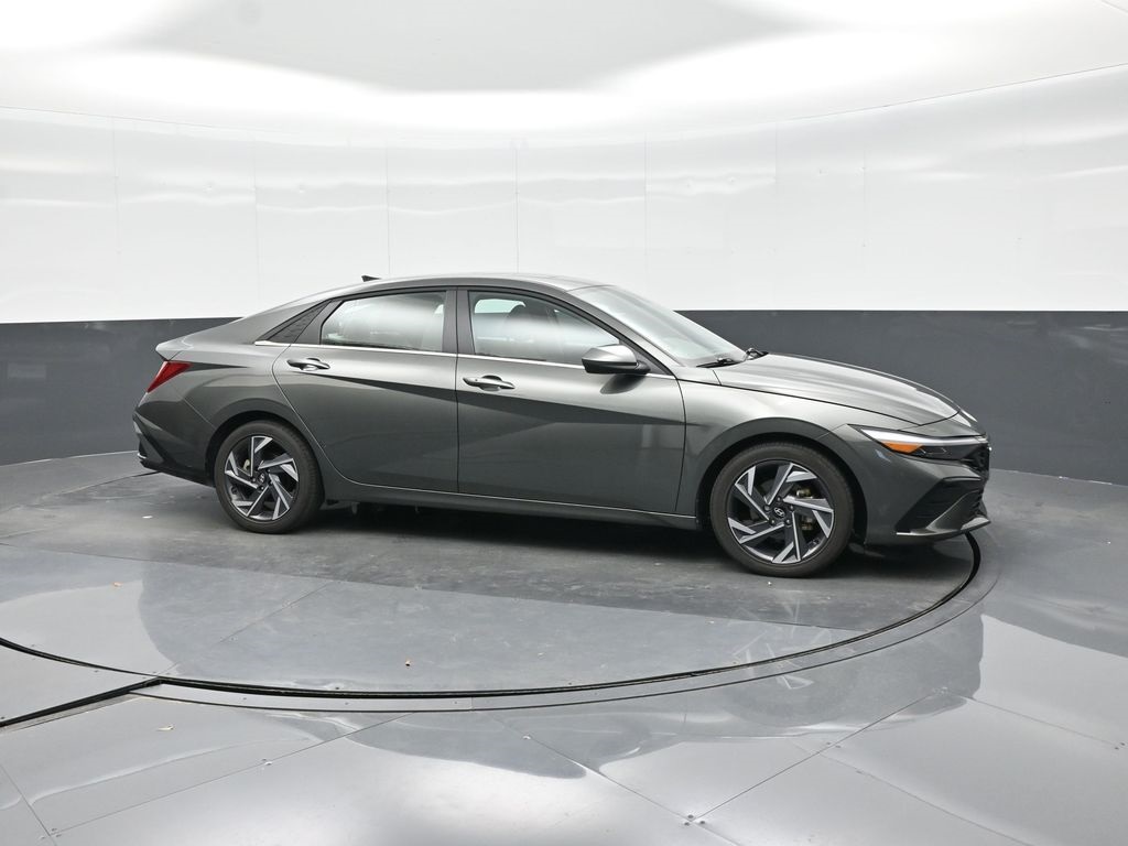 2025 Hyundai Elantra SEL Convenience photo 10