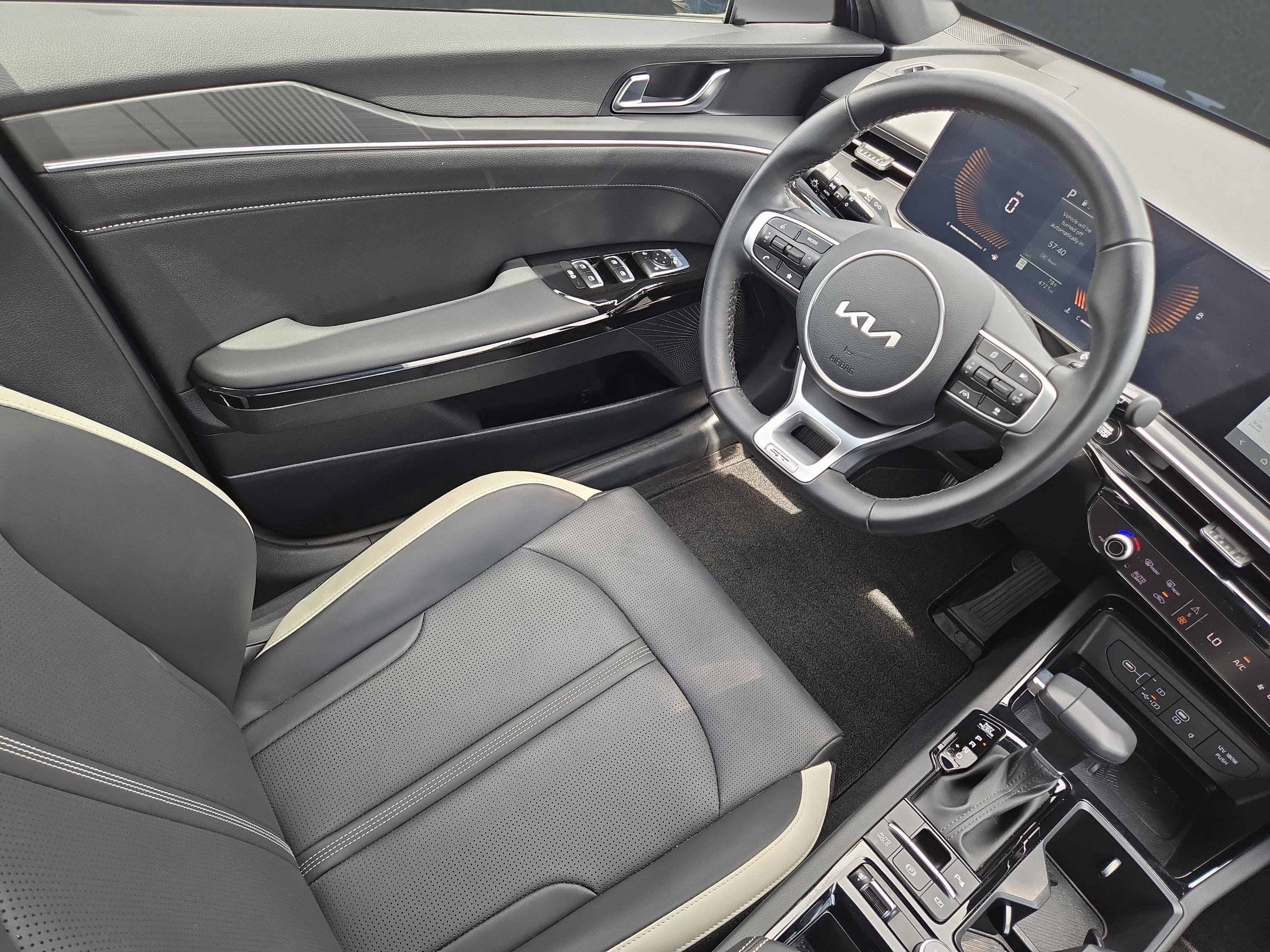 2025 Kia K5 GT-Line photo 16