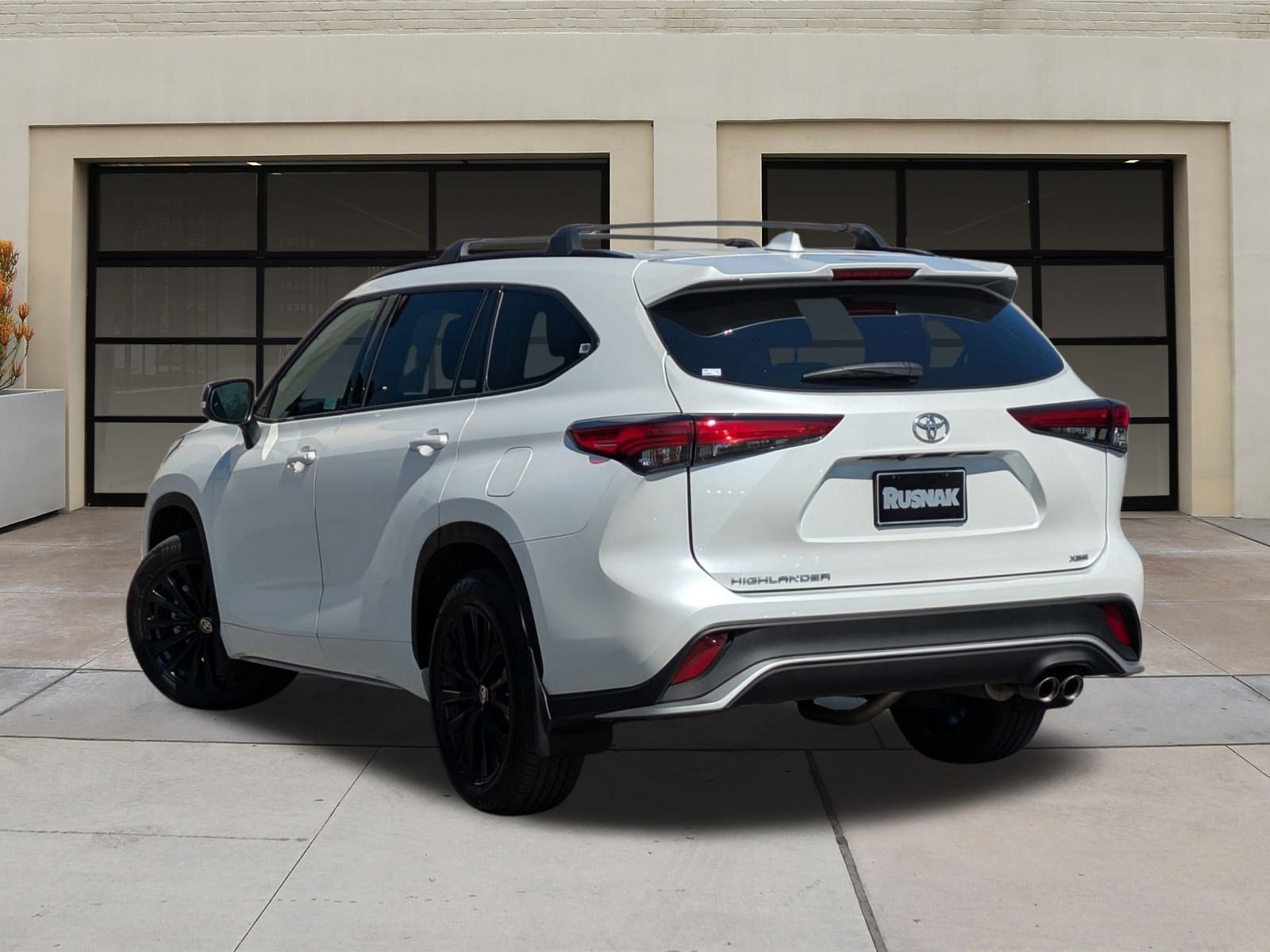 2023 Toyota Highlander XSE photo 2