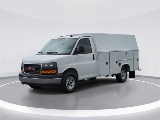 2025 GMC Savana Cutaway Work Van's photo