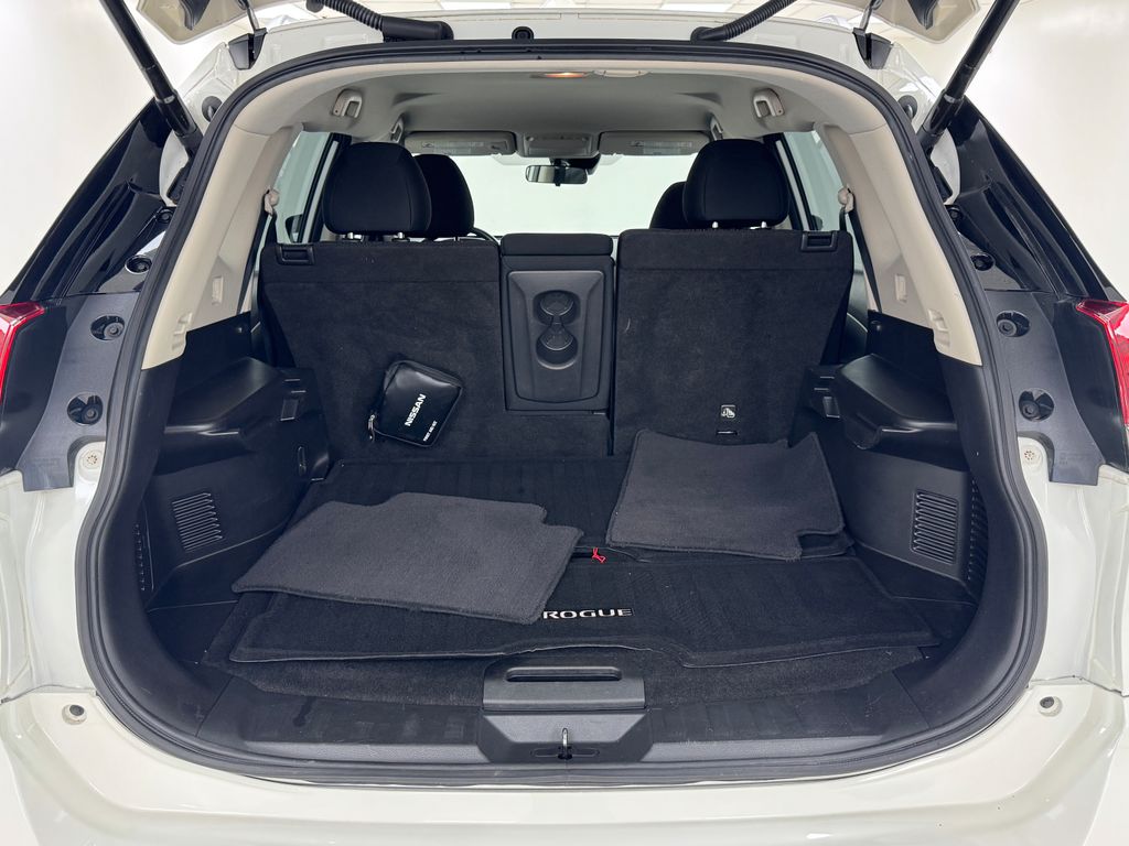 2020 Nissan Rogue SV photo 31