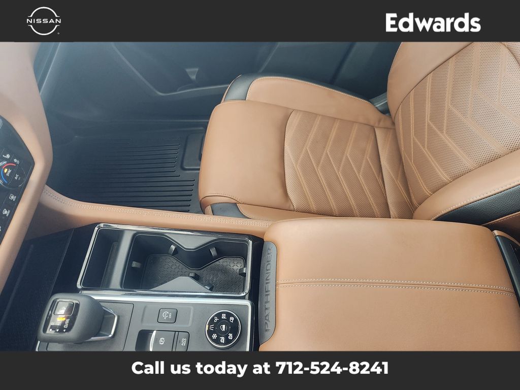 2023 Nissan Pathfinder Platinum photo 28