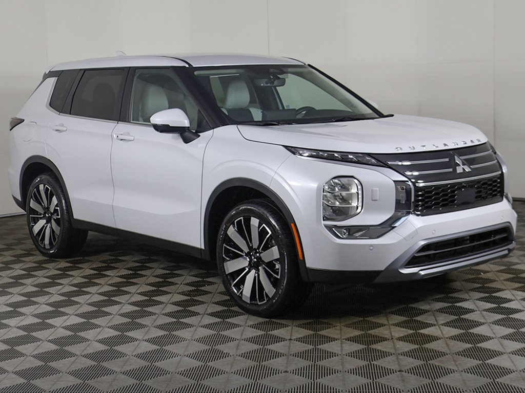 2025 Mitsubishi Outlander SE photo 2