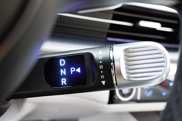 Used 2023 Green Hyundai SEL image 25