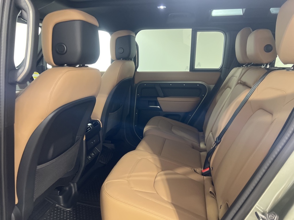 2025 Land Rover Defender 110 X-Dynamic SE photo 20