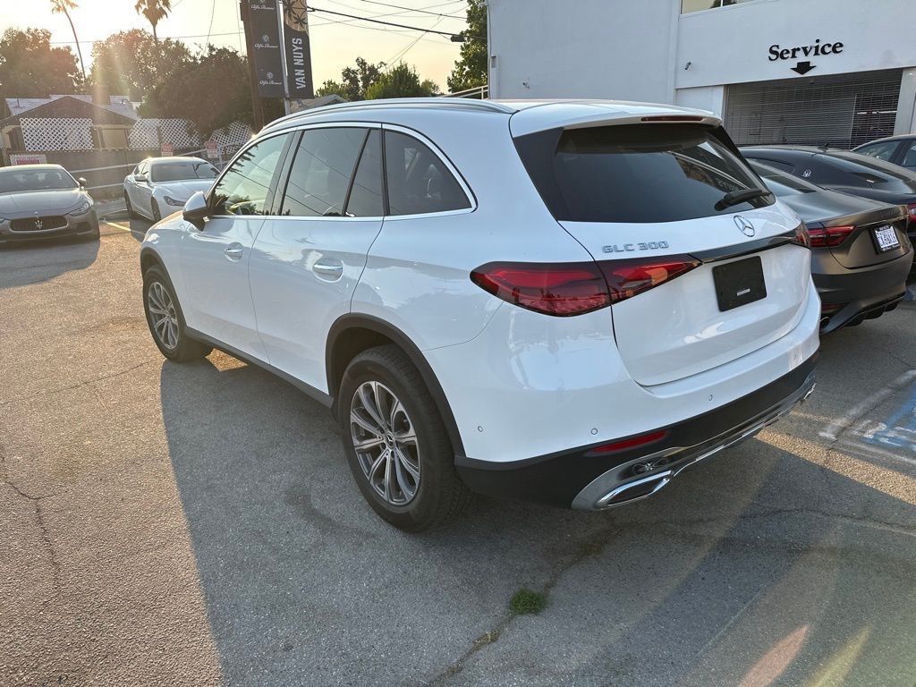 2024 Mercedes Benz GLC 300 4MATIC photo 2