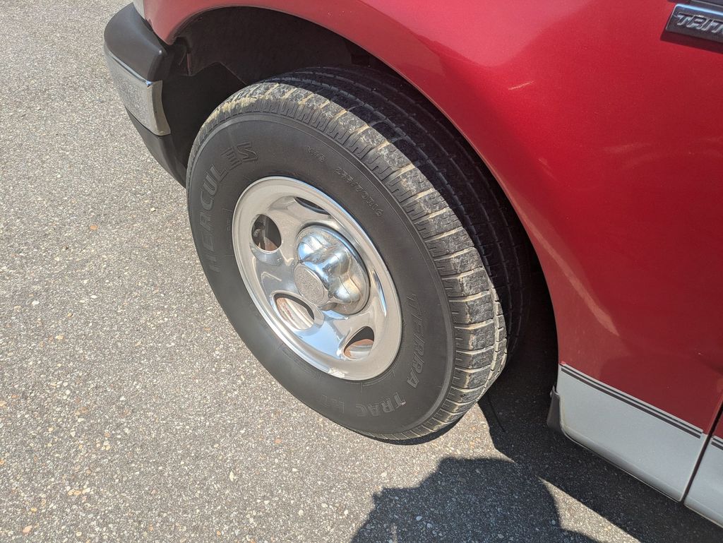 2002 Ford F-150 XLT photo 5