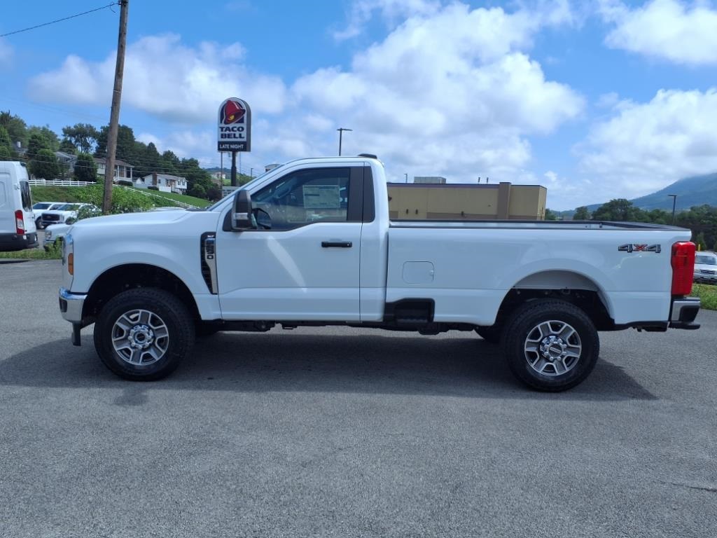 2025 Ford F-350 XLT photo 2