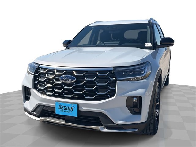 2025 Ford Explorer Platinum's photo