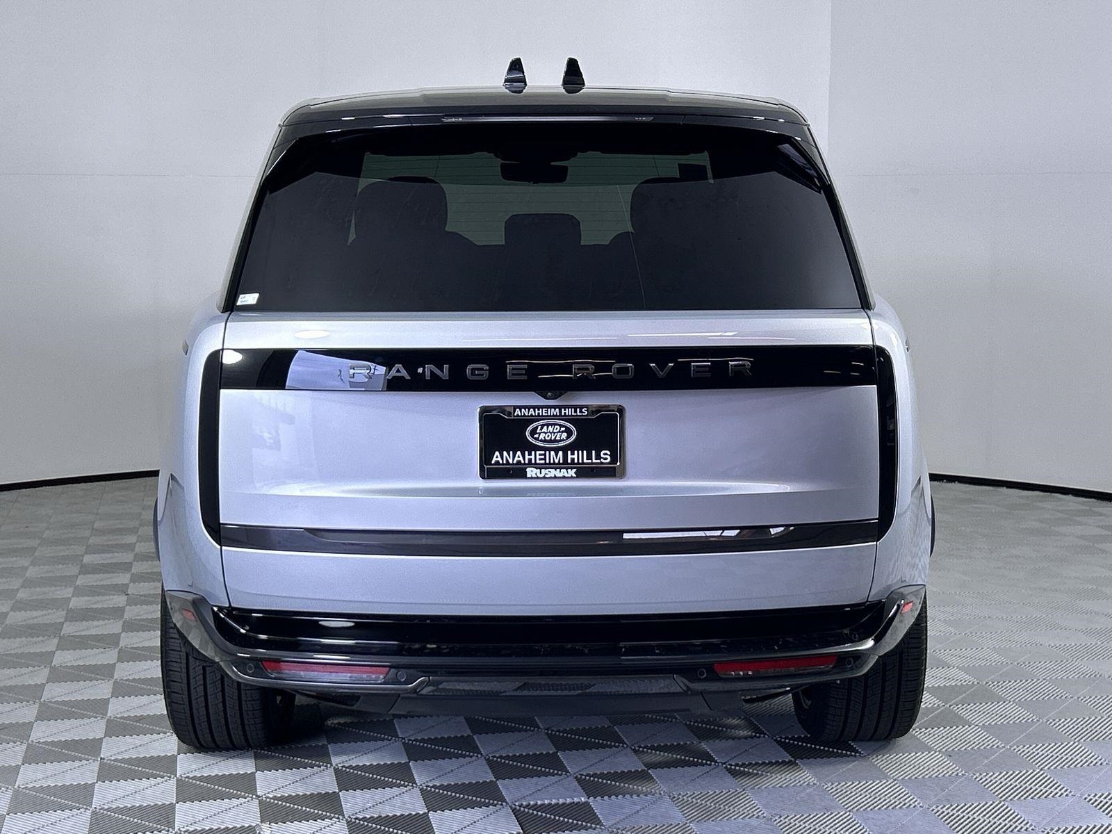 2025 Land Rover Range Rover SE photo 4