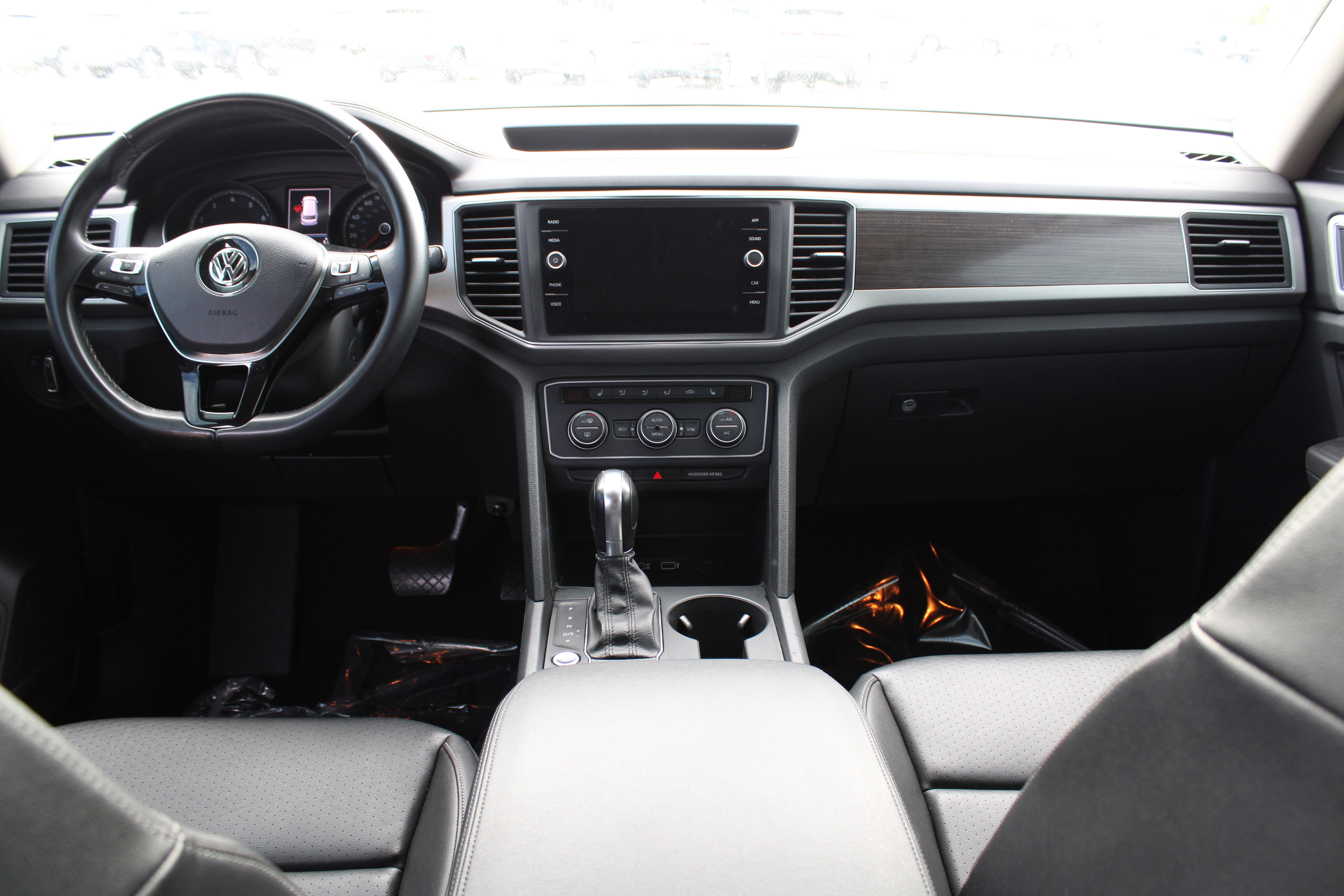 Used 2019 Volkswagen Atlas SE R-Line w/Tech with VIN 1V2WR2CA2KC520233 for sale in Laredo, TX