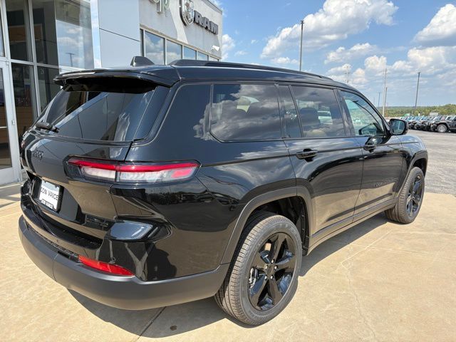 2025 Jeep Grand Cherokee Limited photo 4