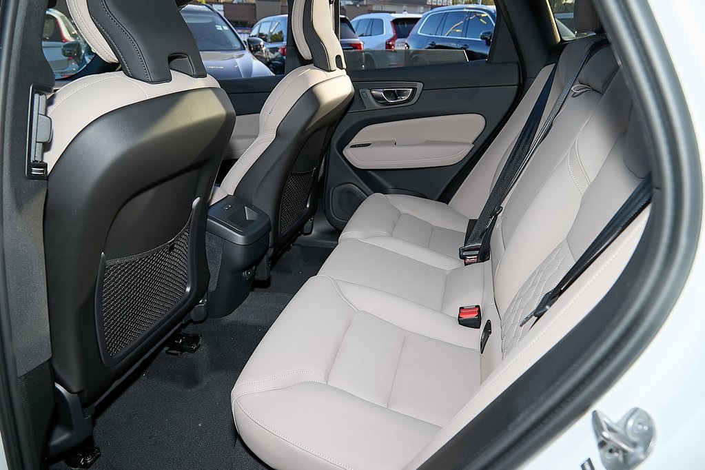 2026 VOLVO XC60 - Image 18