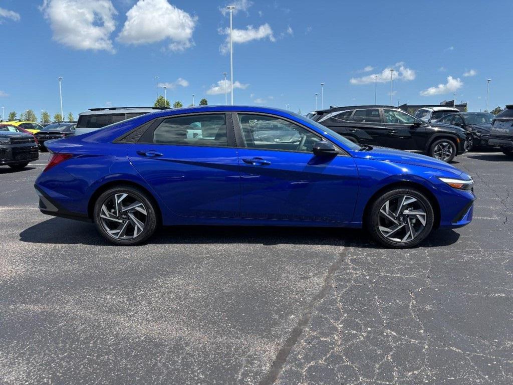 2025 Hyundai Elantra Hybrid SEL Sport photo 2