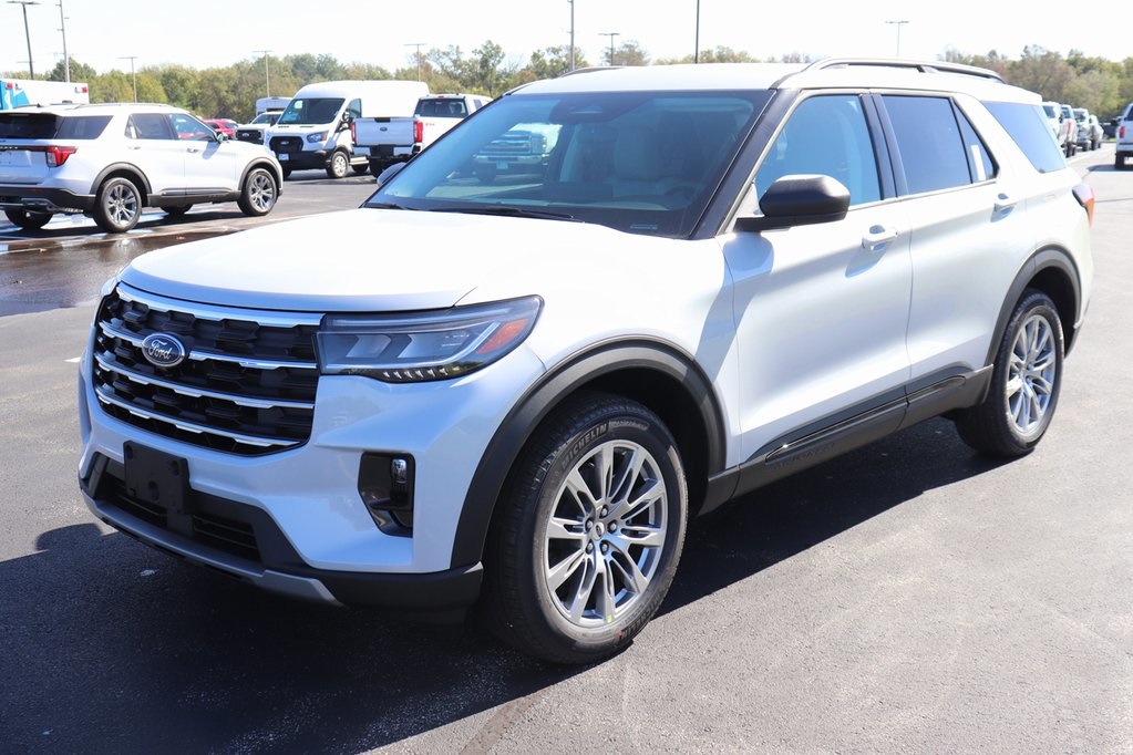 2026 Ford Explorer photo 4