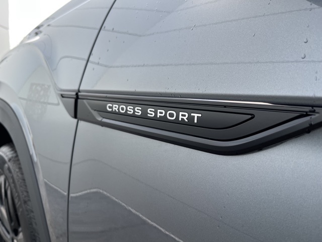 2025 Volkswagen Atlas Cross Sport SEL R-Line photo 16