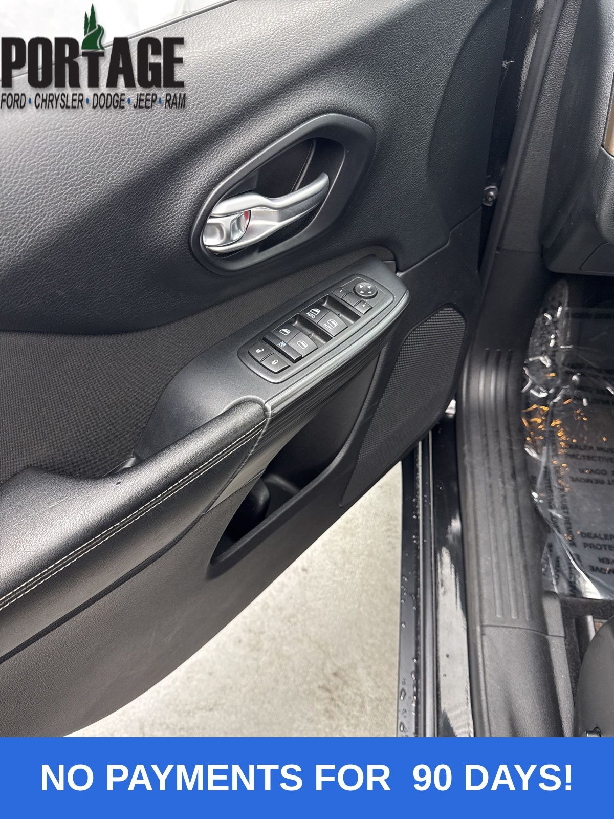 2016 Jeep Cherokee Altitude photo 11