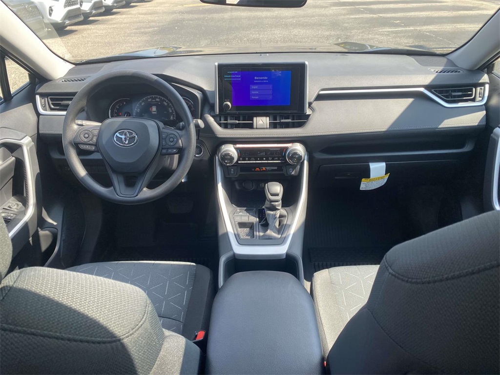 2025 Toyota RAV4 XLE photo 9
