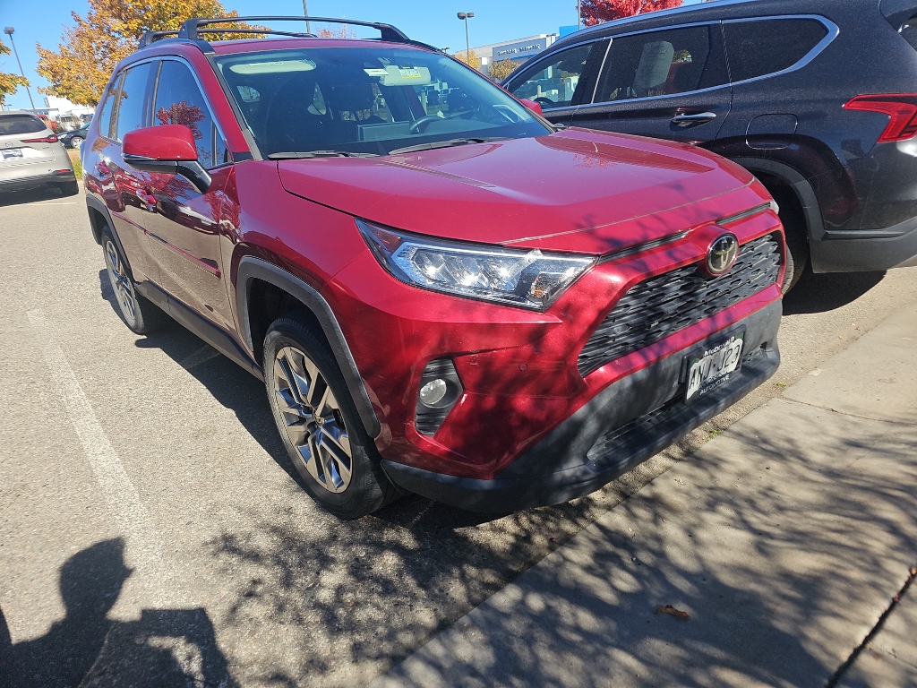 2021 Toyota RAV4 XLE Premium photo 4