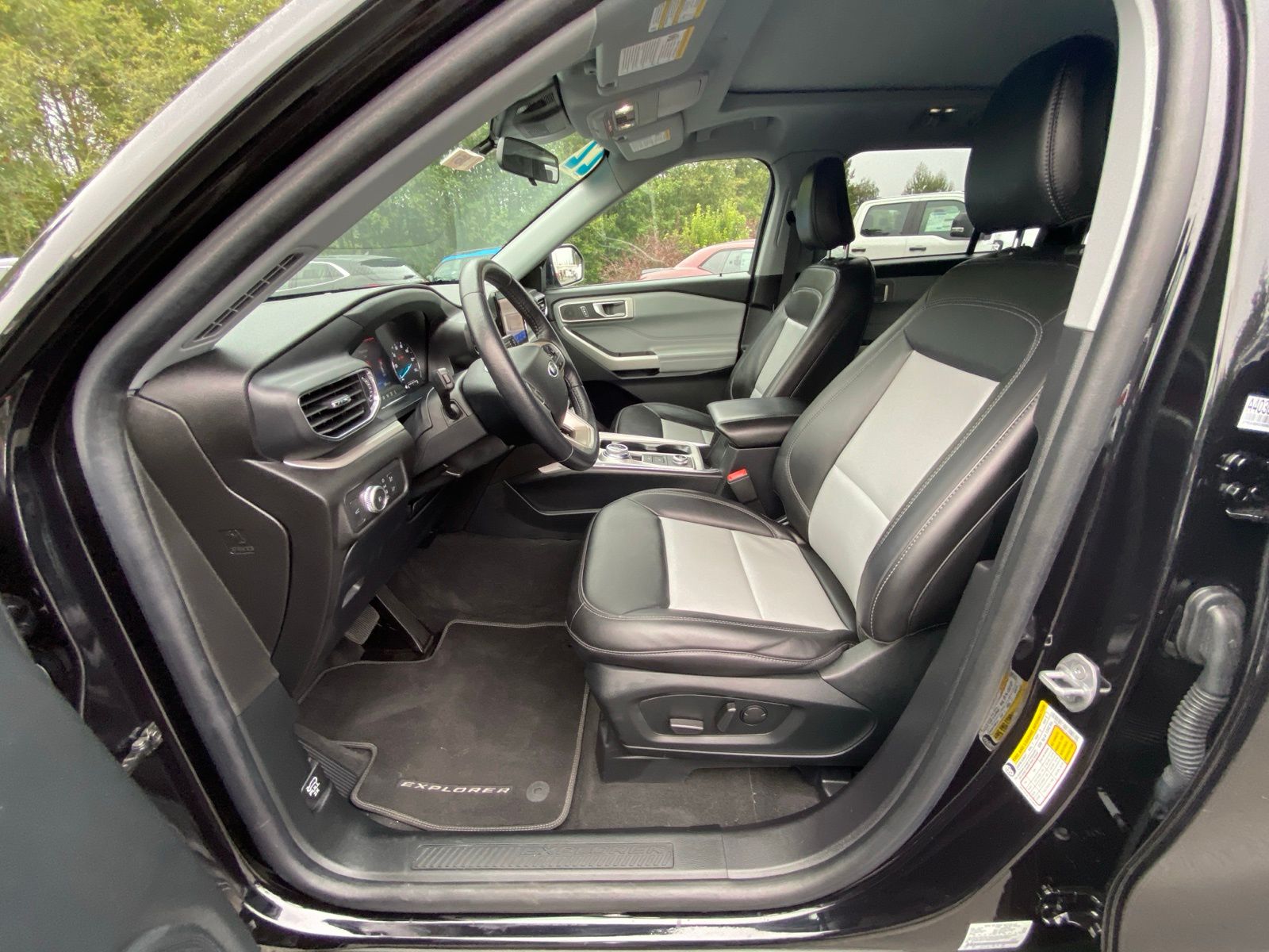 2022 Ford Explorer XLT photo 7