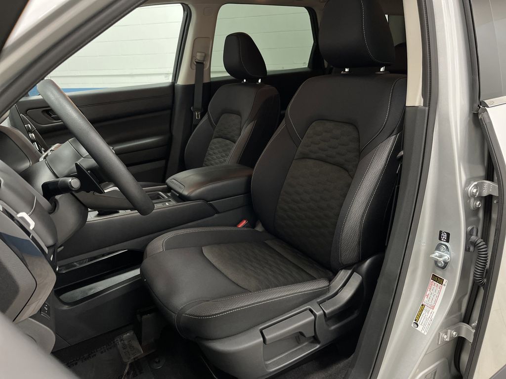 2024 Nissan Pathfinder S photo 4