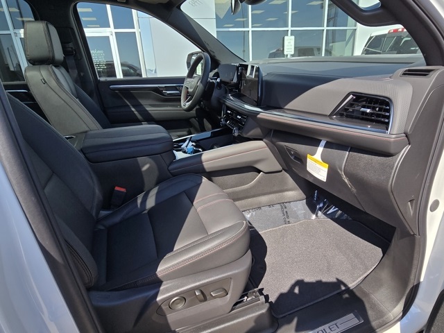 2025 Chevrolet Suburban RST photo 29