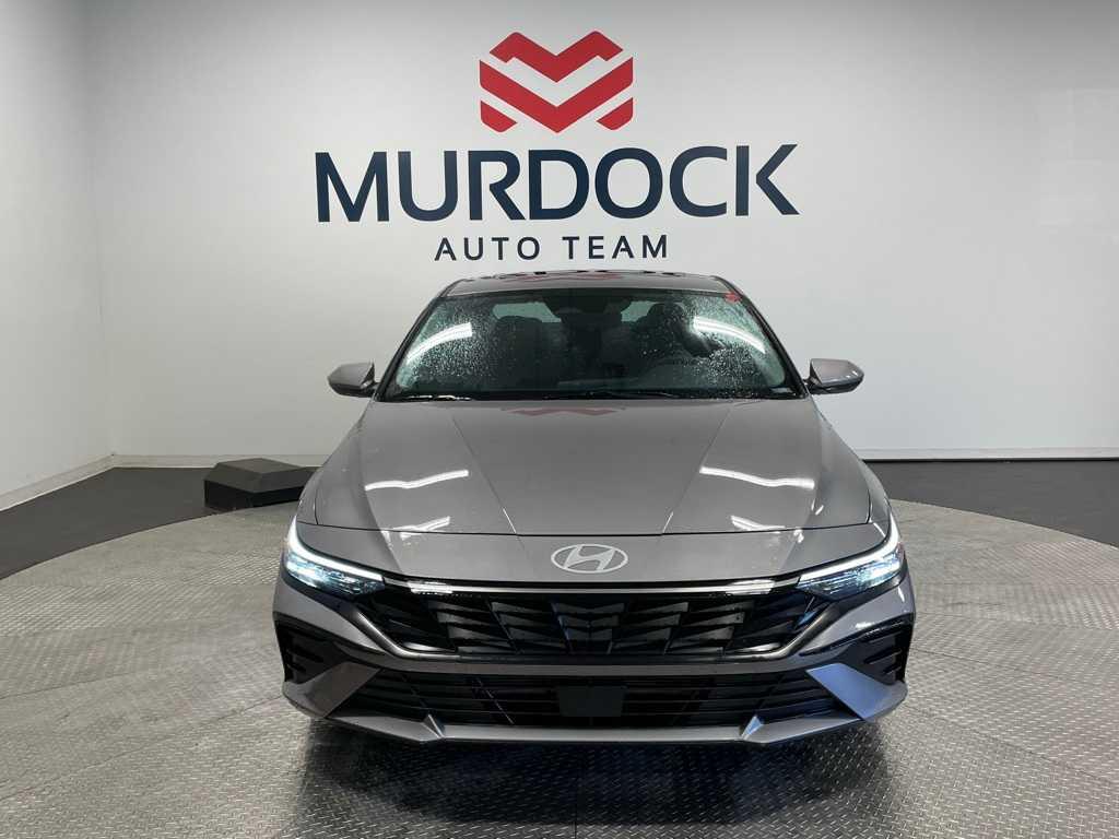 2024 Hyundai Elantra SEL Convenience photo 2