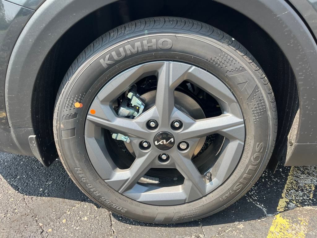 2025 Kia K4 LXS photo 12