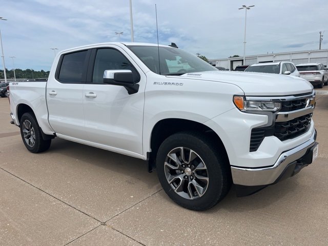2025 Chevrolet Silverado 1500 LT photo 2