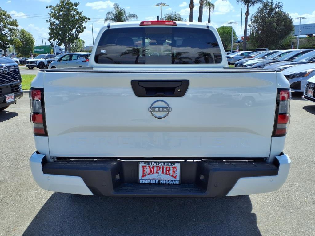 2025 Nissan Frontier Crew Cab SV photo 4