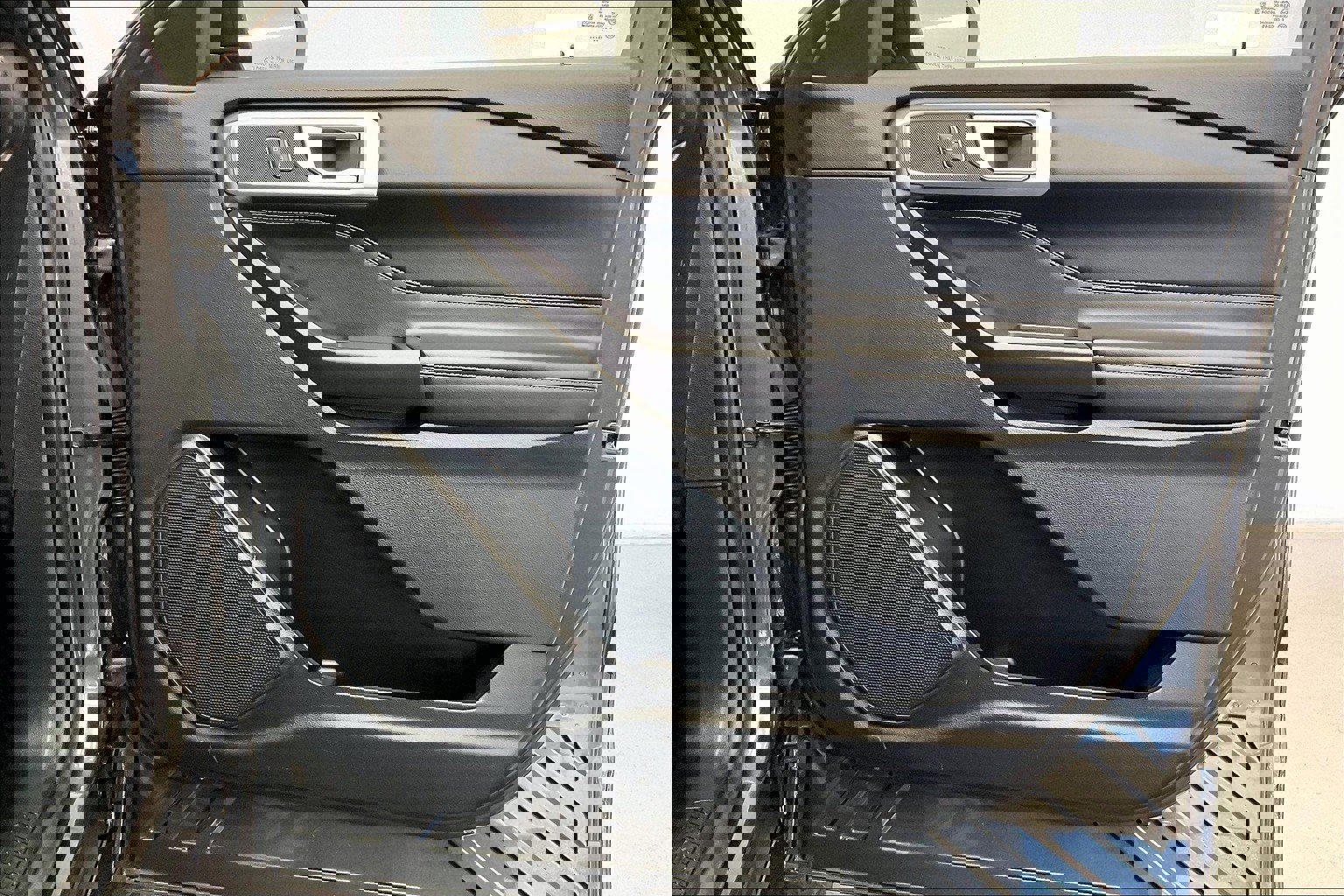2020 Ford Explorer XLT photo 25