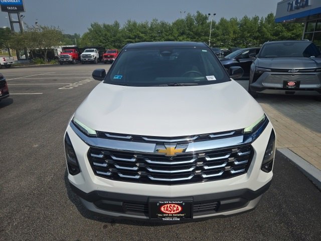 2025 Chevrolet Equinox LT photo 2