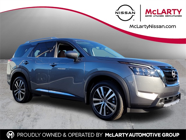 2025 Nissan Pathfinder Platinum's photo