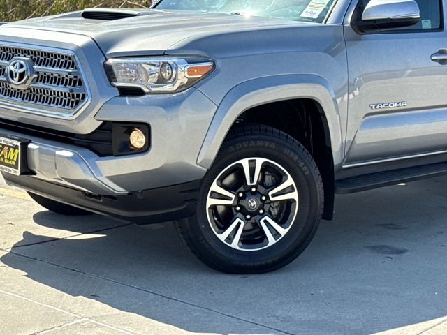 2016 Toyota Tacoma SR5 TRD Sport photo 3