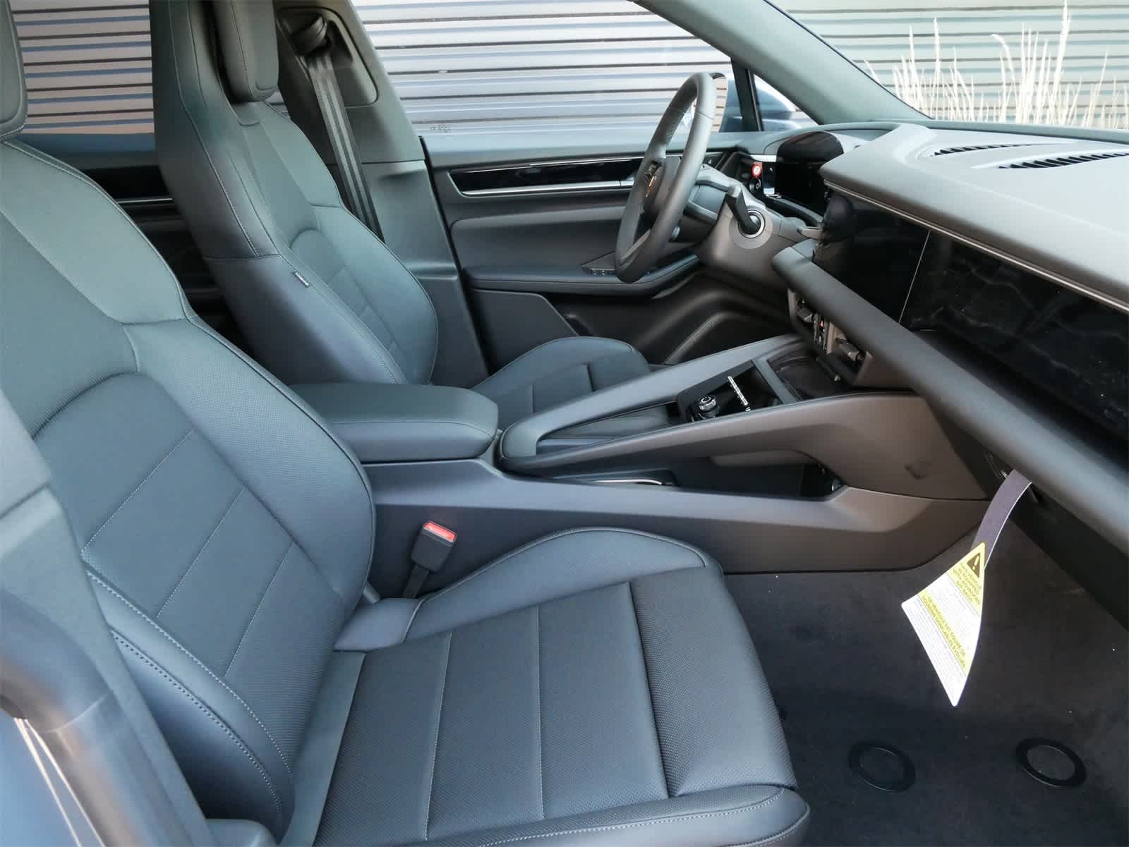 2025 Porsche Macan Electric photo 25