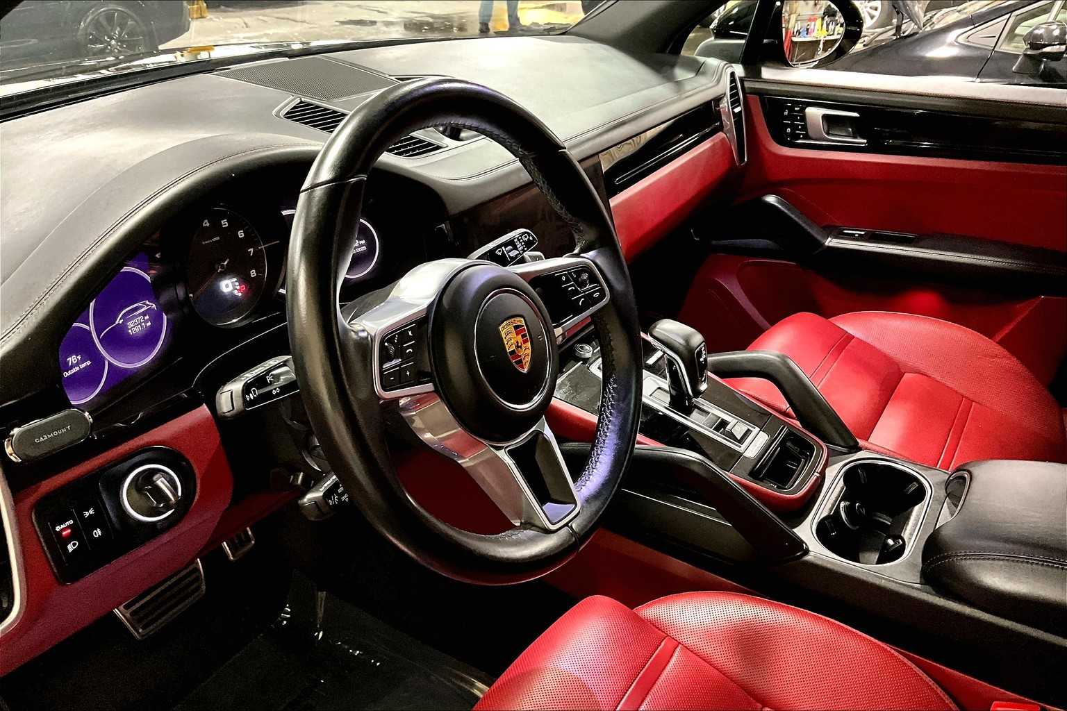 2021 Porsche Cayenne S photo 15