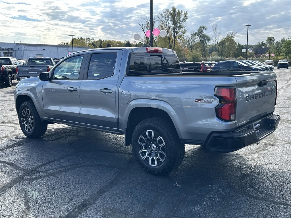 2023 Chevrolet Colorado Z71 photo 2