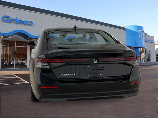 2025 Honda Accord LX photo 4