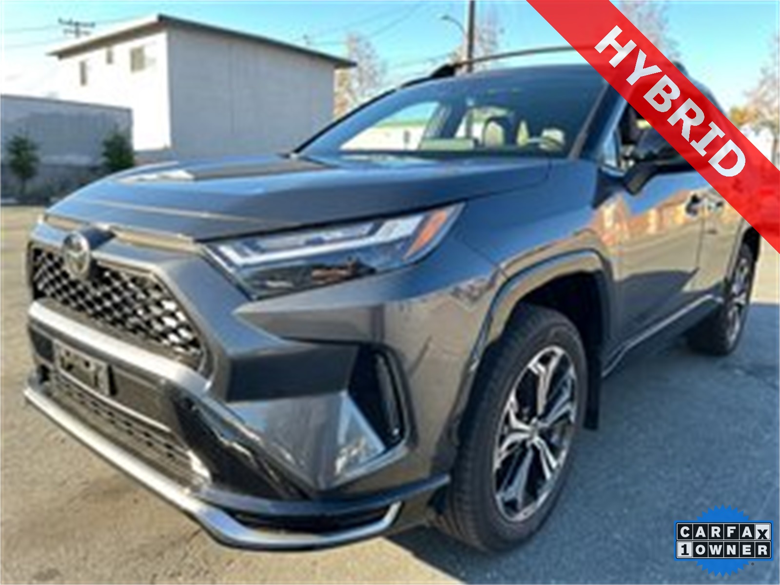 2025 Toyota RAV4 XSE's photo