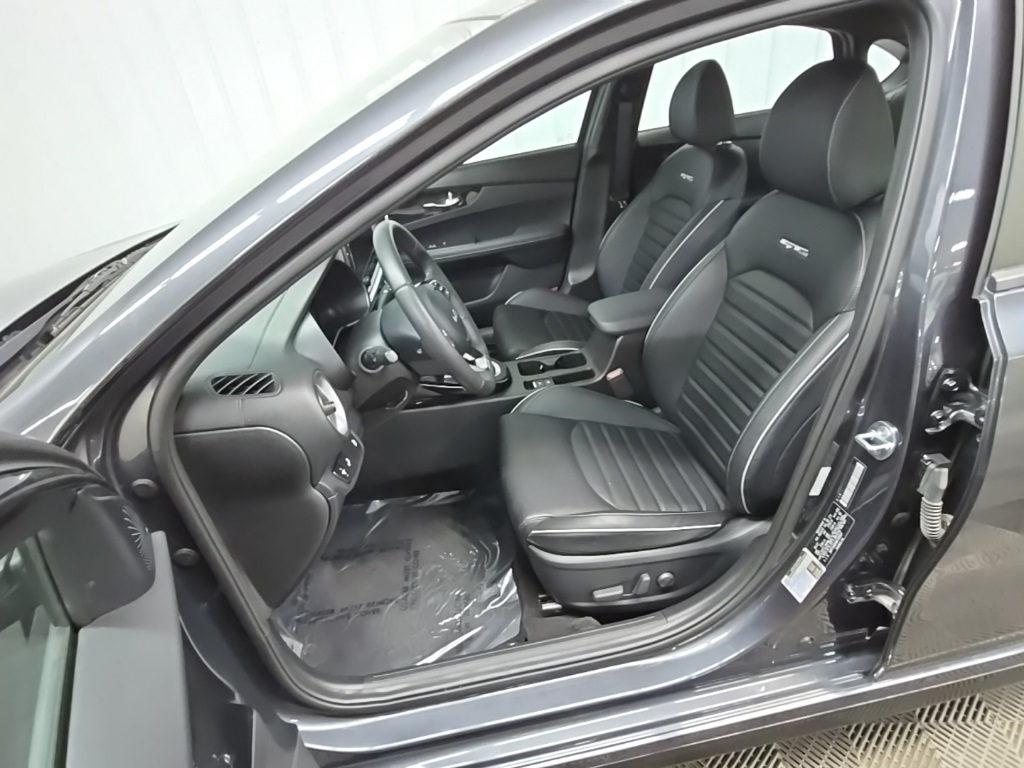 2022 Kia Forte GT-Line photo 30