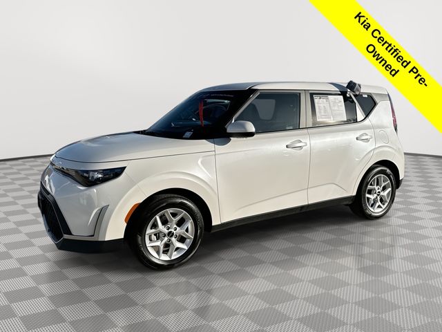 2023 Kia Soul LX's photo