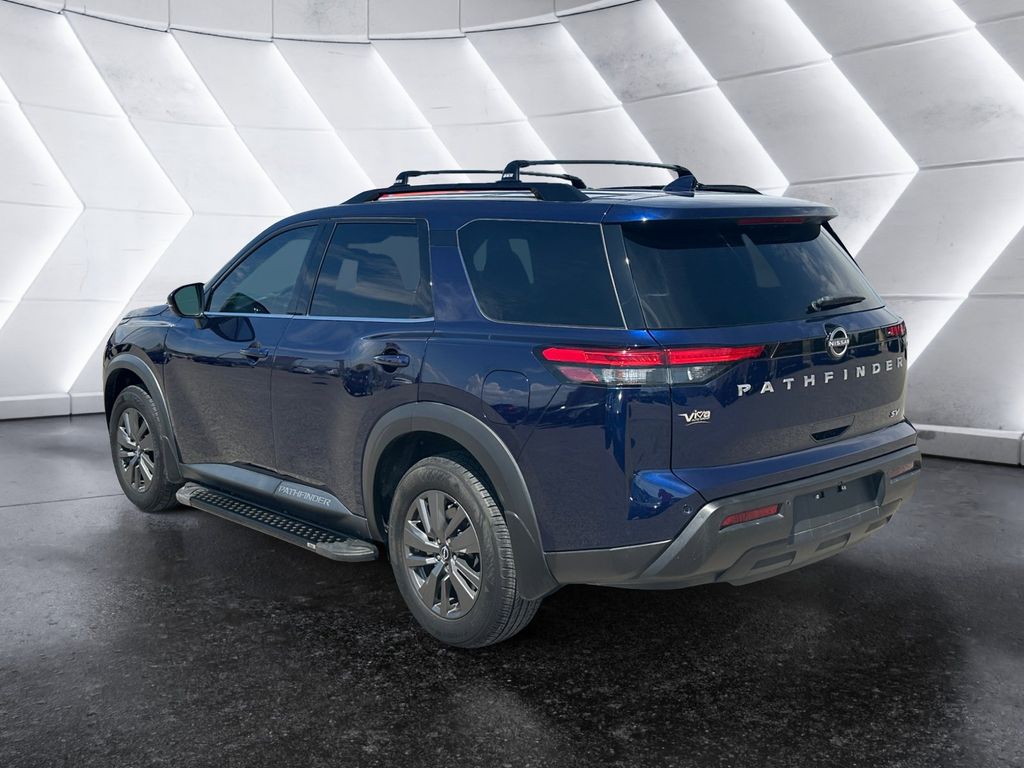 2023 Nissan Pathfinder SV photo 2