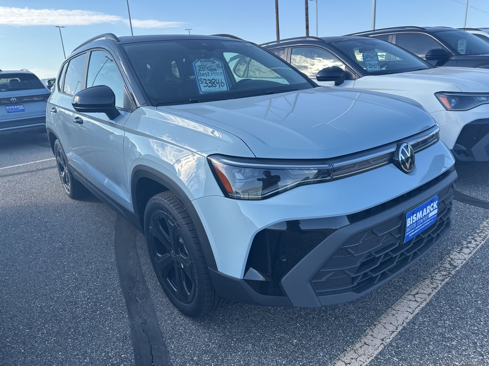 2025 Volkswagen Taos SE photo 4