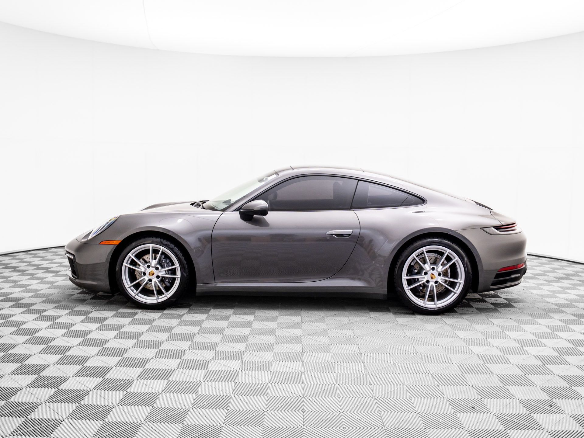 2024 Porsche 911 T 4 photo 2
