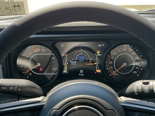 2025 Jeep Wrangler photo 34