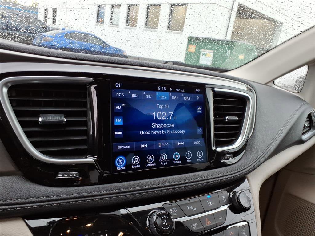 2017 Chrysler Pacifica Limited photo 18