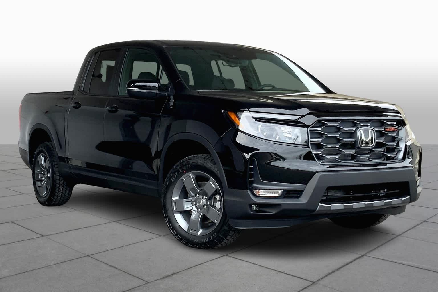 2025 Honda Ridgeline TrailSport photo 2