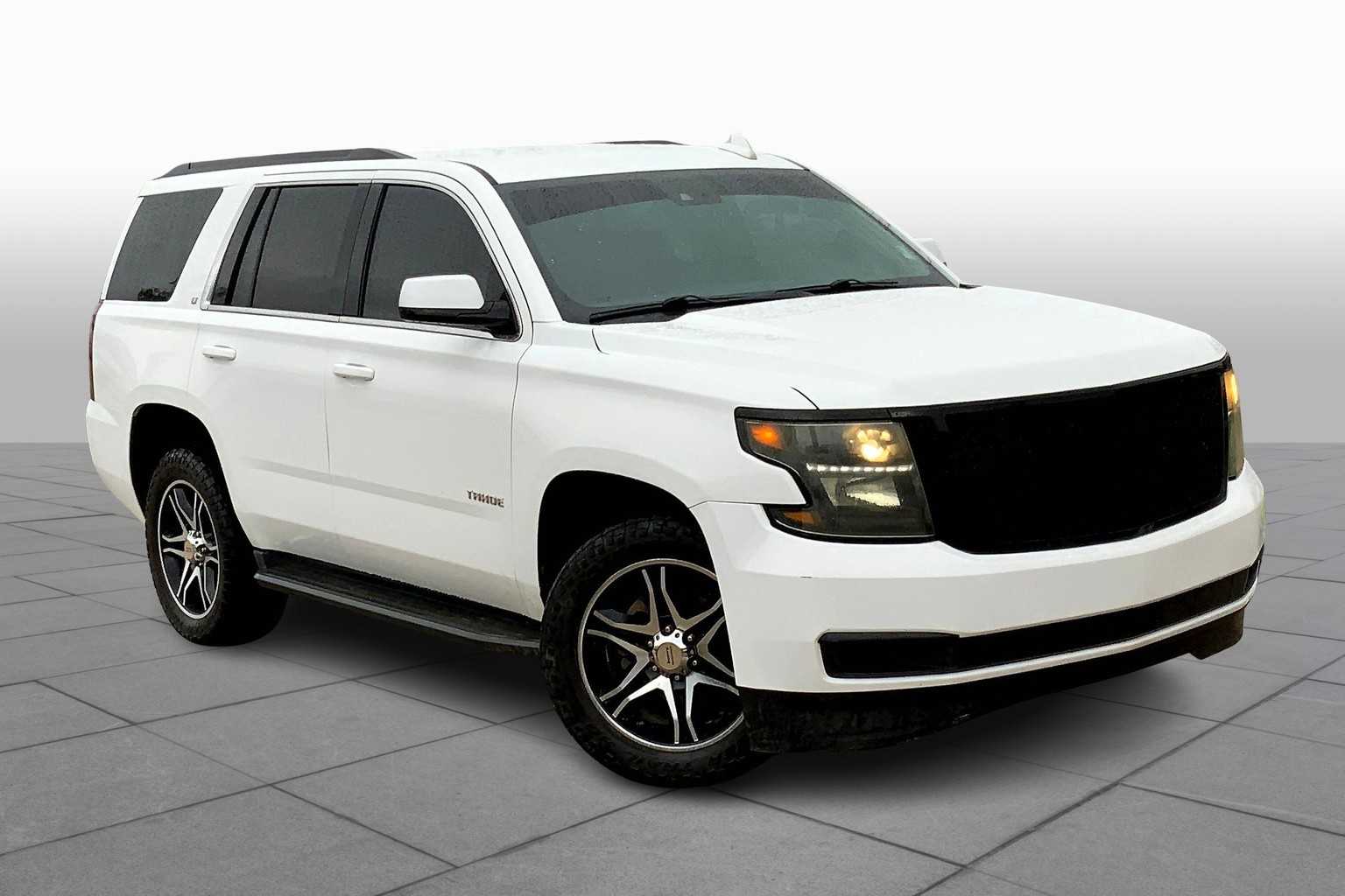 2017 Chevrolet Tahoe LT photo 2