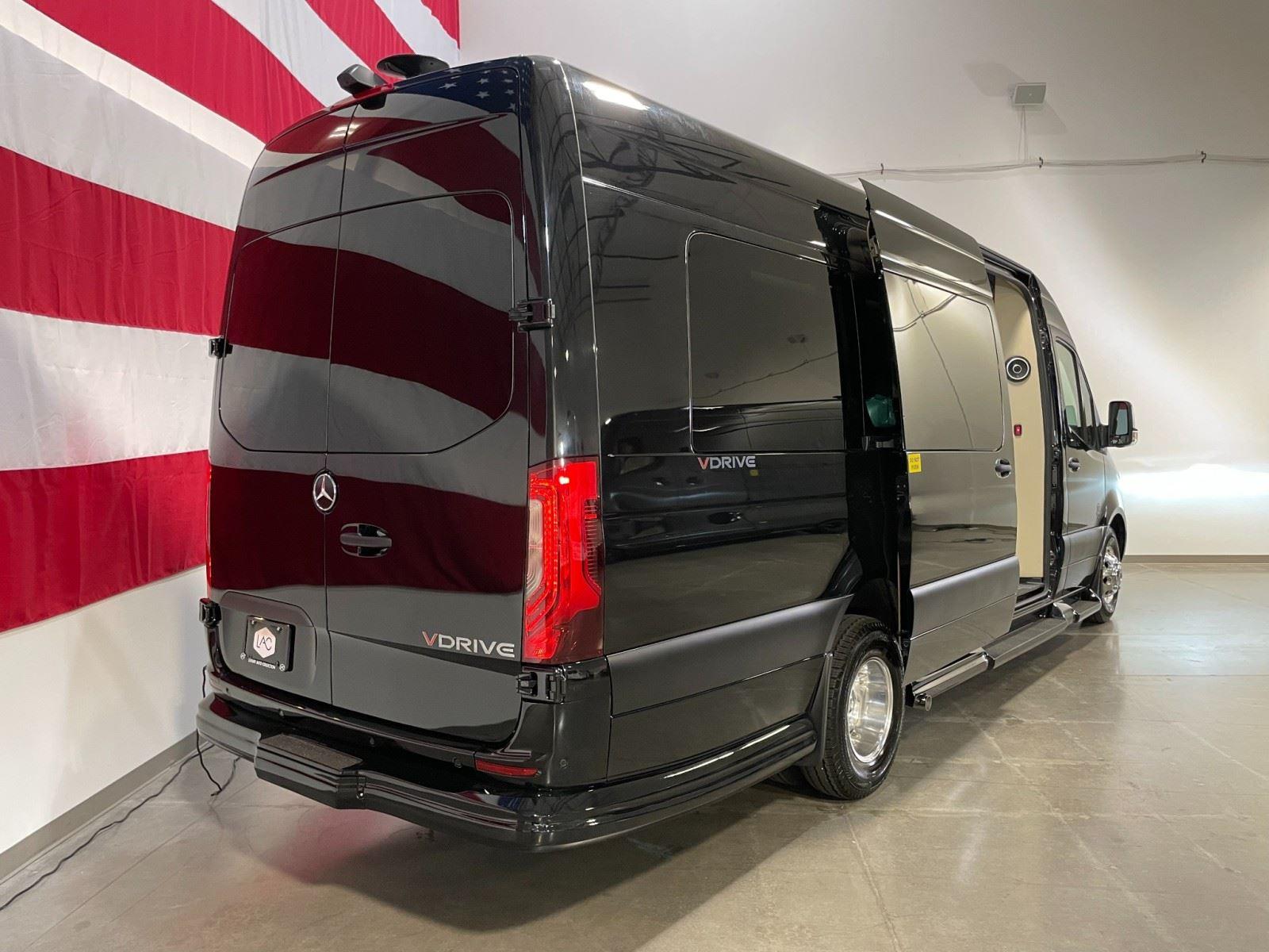 2023 Mercedes Benz Sprinter 3500 photo 2