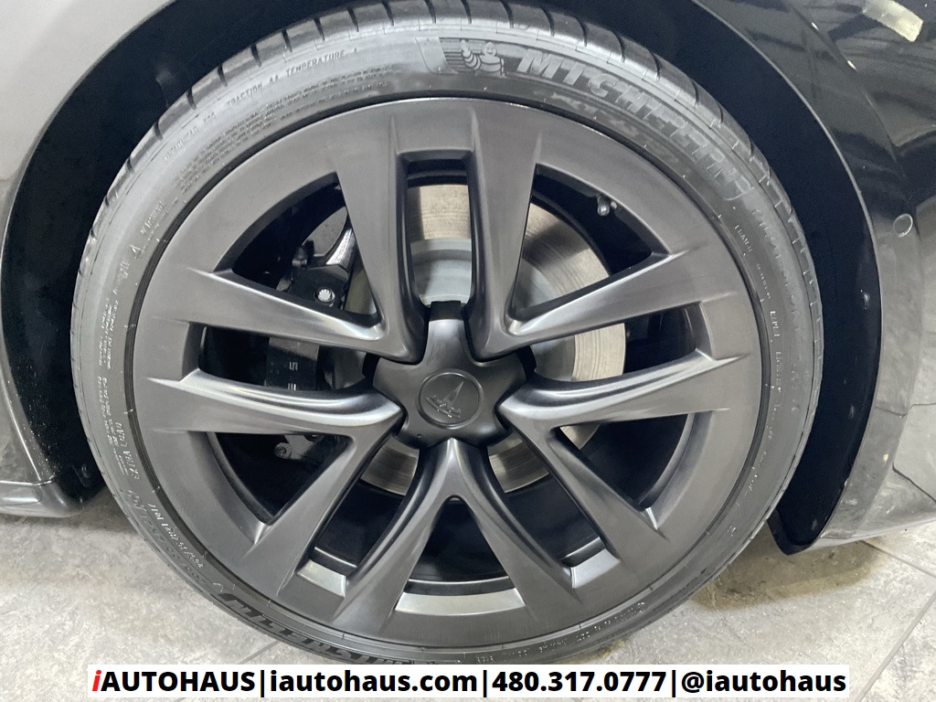 2023 Tesla Model S Plaid photo 38